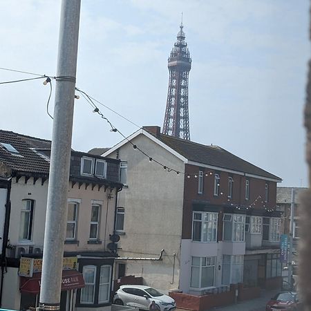 Wonky Towers Bed & Breakfast Blackpool Bagian luar foto