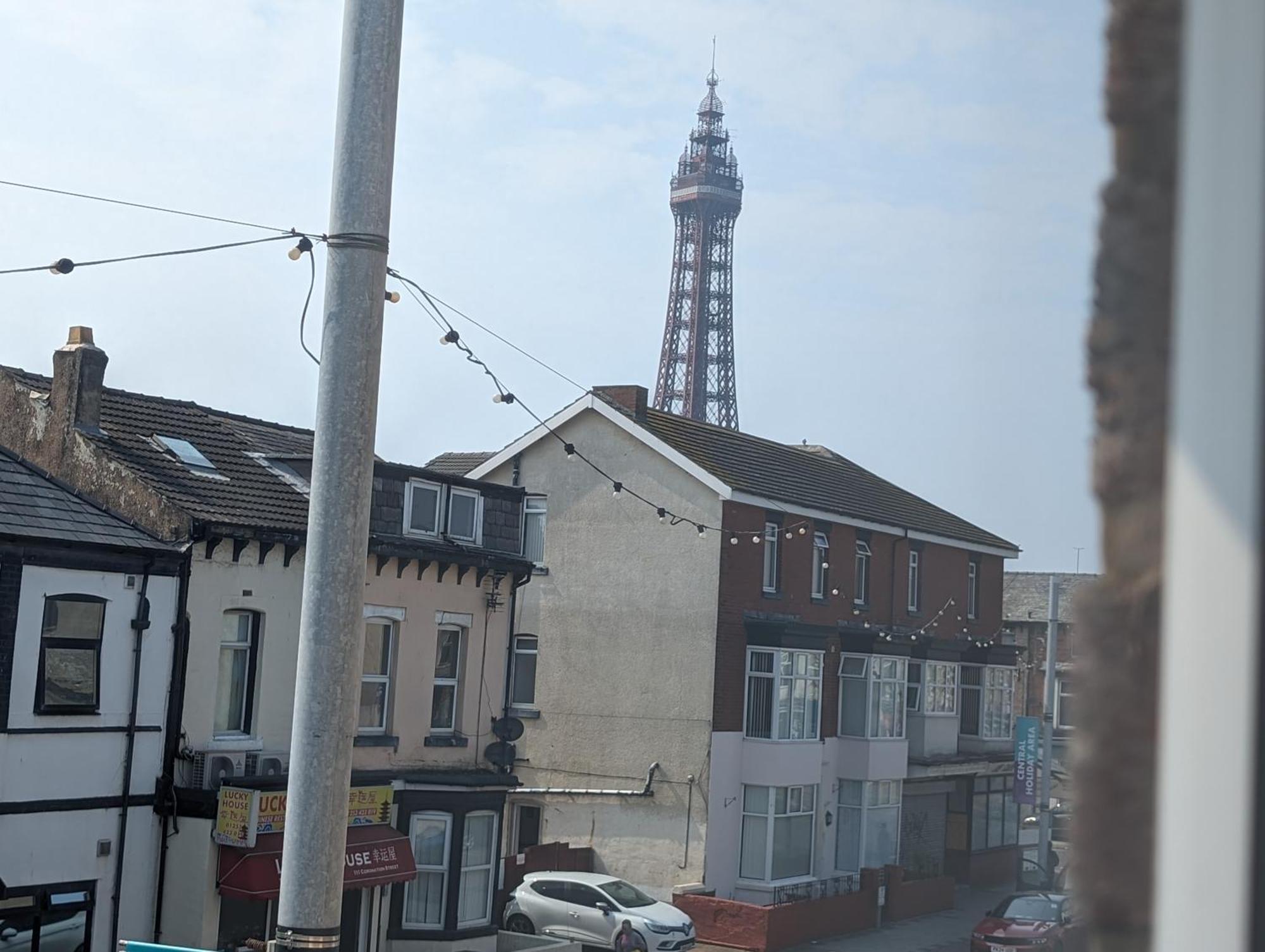 Wonky Towers Bed & Breakfast Blackpool Bagian luar foto