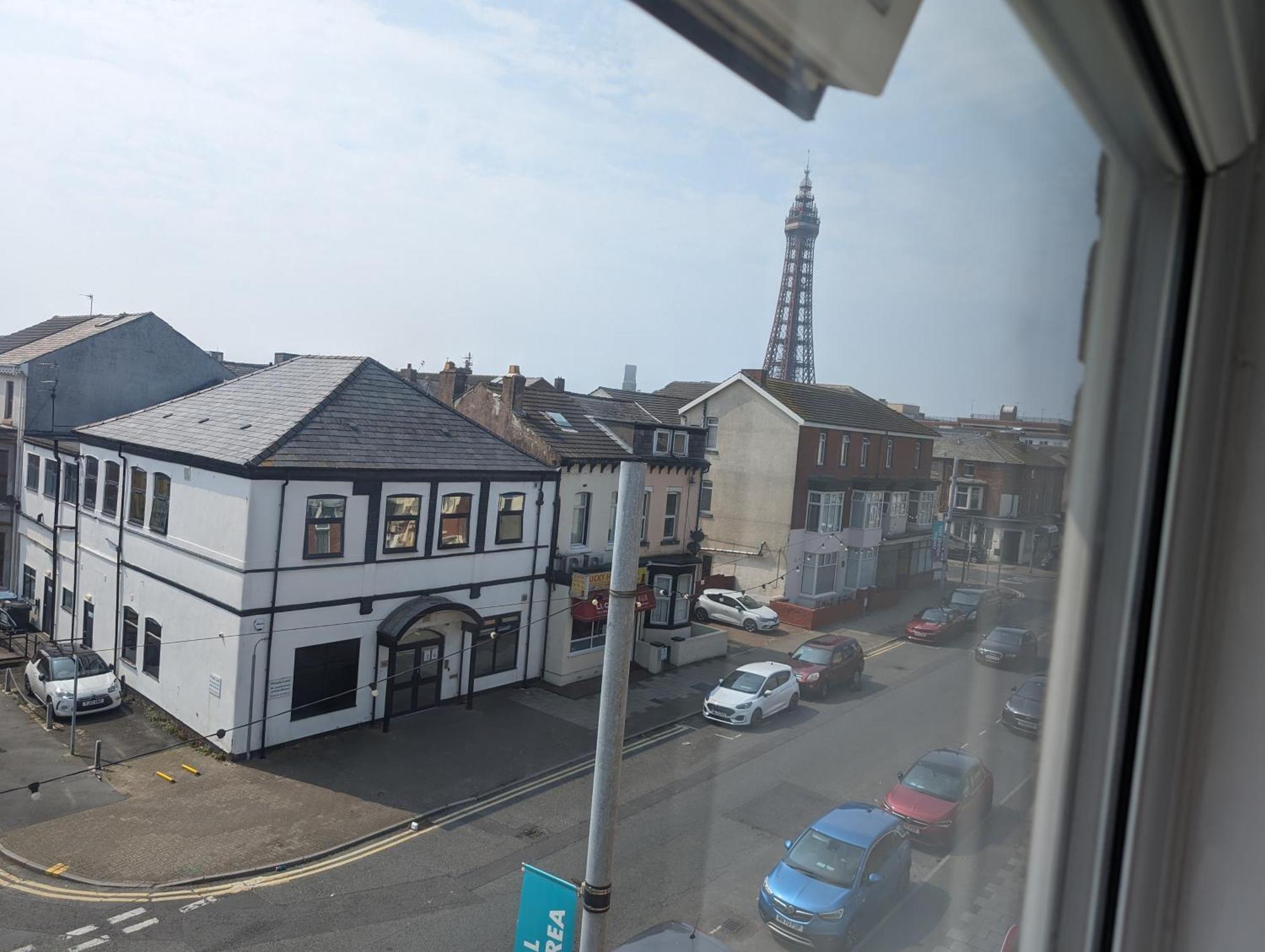 Wonky Towers Bed & Breakfast Blackpool Bagian luar foto